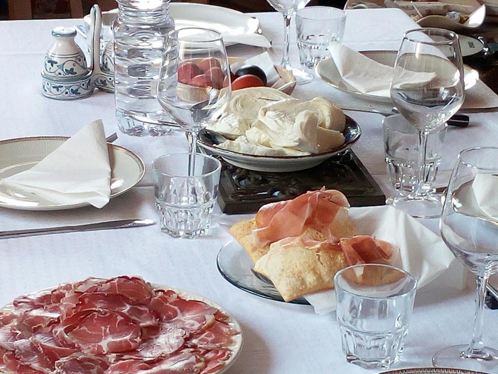 Podere Schioppello Casale Con Appartamenti Privati Cibottola Eksteriør billede